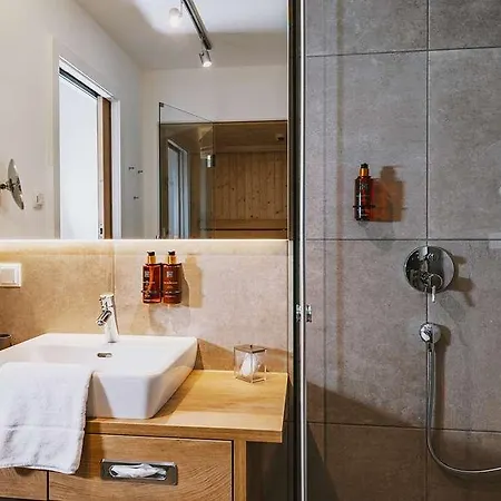 Elements Zell Am Apartmanhotel 4*