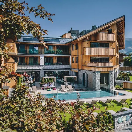 Hotel apartamentowy Elements Zell Am 4*
