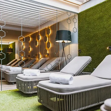 Elements Zell Am Aparthotel 4*