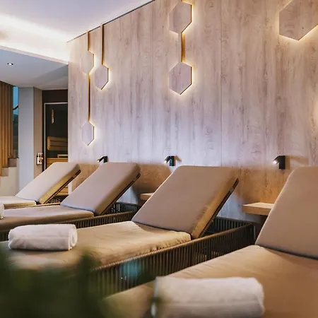 Elements Zell Am Hotel apartamentowy 4*