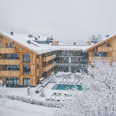 Elements Zell Am Aparthotel 4*