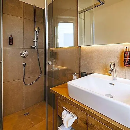 Elements Zell Am 滨湖采尔