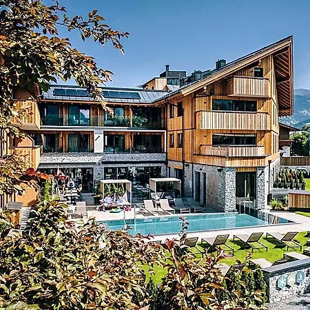 Elements Zell Am 4*