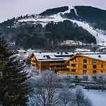 Aparthotel Elements Zell Am 4*