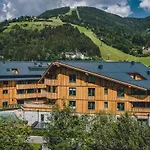Aparthotel Elements Zell Am 4*